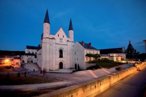 loire-kloster-nacht